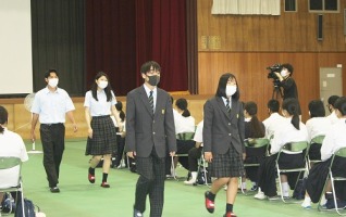 御津高校の制服企画支援 生徒が試作品を披露 Vision Okayama